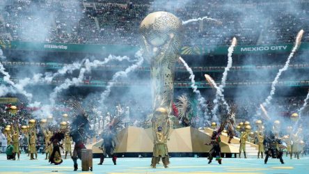 Shakira y otros artistas latinos ponen a vibrar el Estadio Azteca
