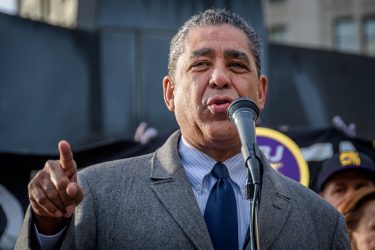OPINION: Nos conviene votar por Adriano Espaillat