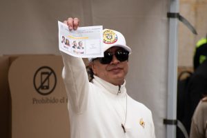 COLOMBIA: Petro denuncia  cambios en actas de escrutino