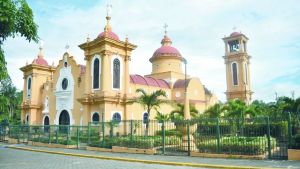 Filtraciones de agua amenazan murales iglesia San Cristóbal 