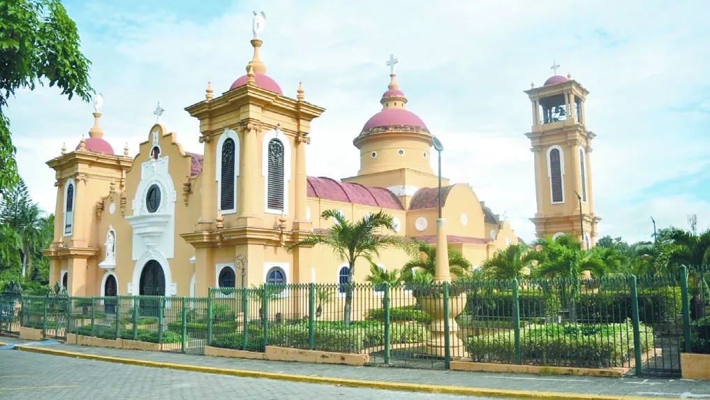 Filtraciones de agua amenazan murales iglesia de San Cristóbal imagen