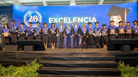 Presidente Abinader encabeza vigésima graduación del ITLA Presidente Abinader encabeza vigésima graduación del ITLA