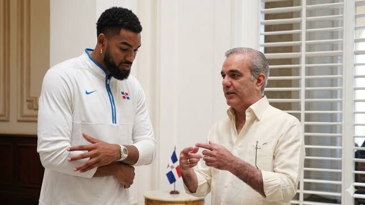 Abinader felicita Karl Towns tras conquistar el campeonato NBA imagen