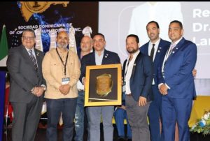 Reconocen al Director del SNS  en Congreso de Ortopedia