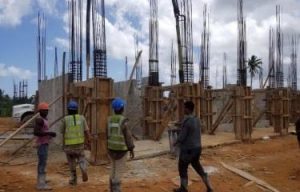 Mano de obra haitiana domina el sector construcción en la RD