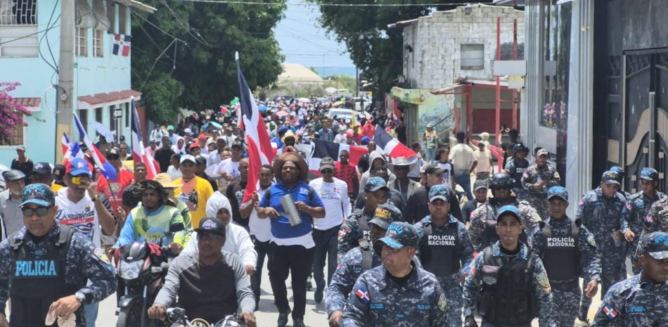 BARAHONA: Cientos marchan en defensa del medio ambiente