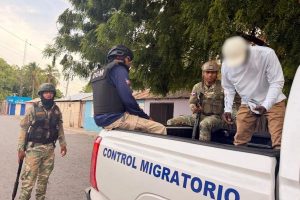 DGM detiene en 24 horas 1,233 extranjeros indocumentados DGM detiene en 24 horas 1,233 extranjeros indocumentados