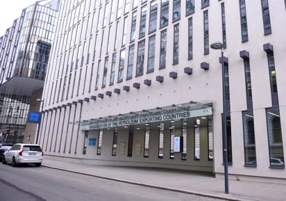 OPEP aumenta otros 188.000 barriles diarios su oferta a juli