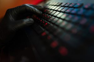 Irán informa ataque informático contra cuatro de sus bancos