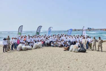 United Petroleum en jornada de limpieza Playa Gringo, en Haina
