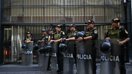 PERU: Miles de policías tratan de contener protestas en la calle PERU: Miles de policías tratan de contener protestas en la calle