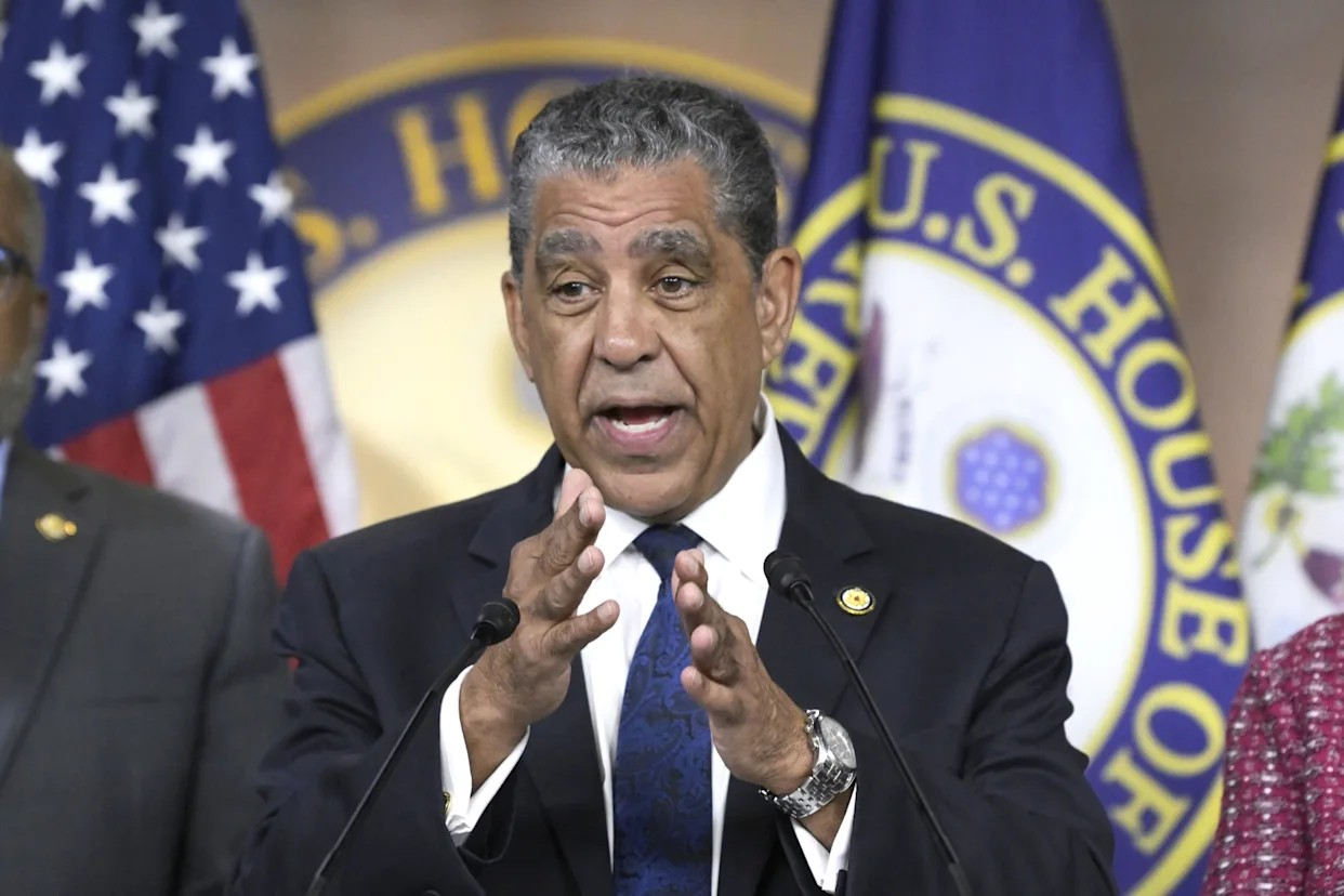 NY: Espaillat advierte recortes golpearían a 488 mil residen