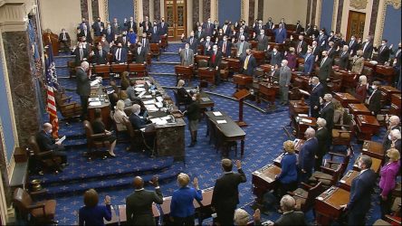El Senado de EEUU vota a favor de detener la guerra contra Irán El Senado de EEUU vota a favor de detener la guerra contra Irán