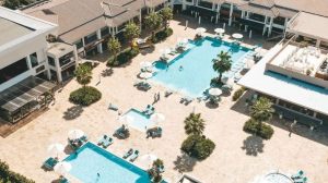 Tortuga Bay Puntacana recibe reconocimiento Triple Crown