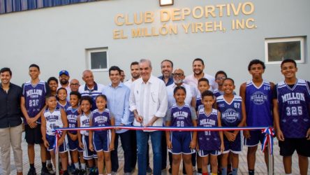 Abinader entrega dos obras deportivas en Santo Domingo