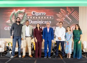 Cigarro dominicano celebra foro sobre el relevo generacional