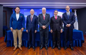 Presentan obra sobre 40 años de pensamiento económico RD