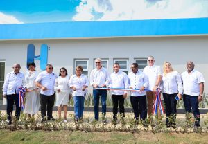 Abinader entrega el remozado hospital de Hacienda Estrella
