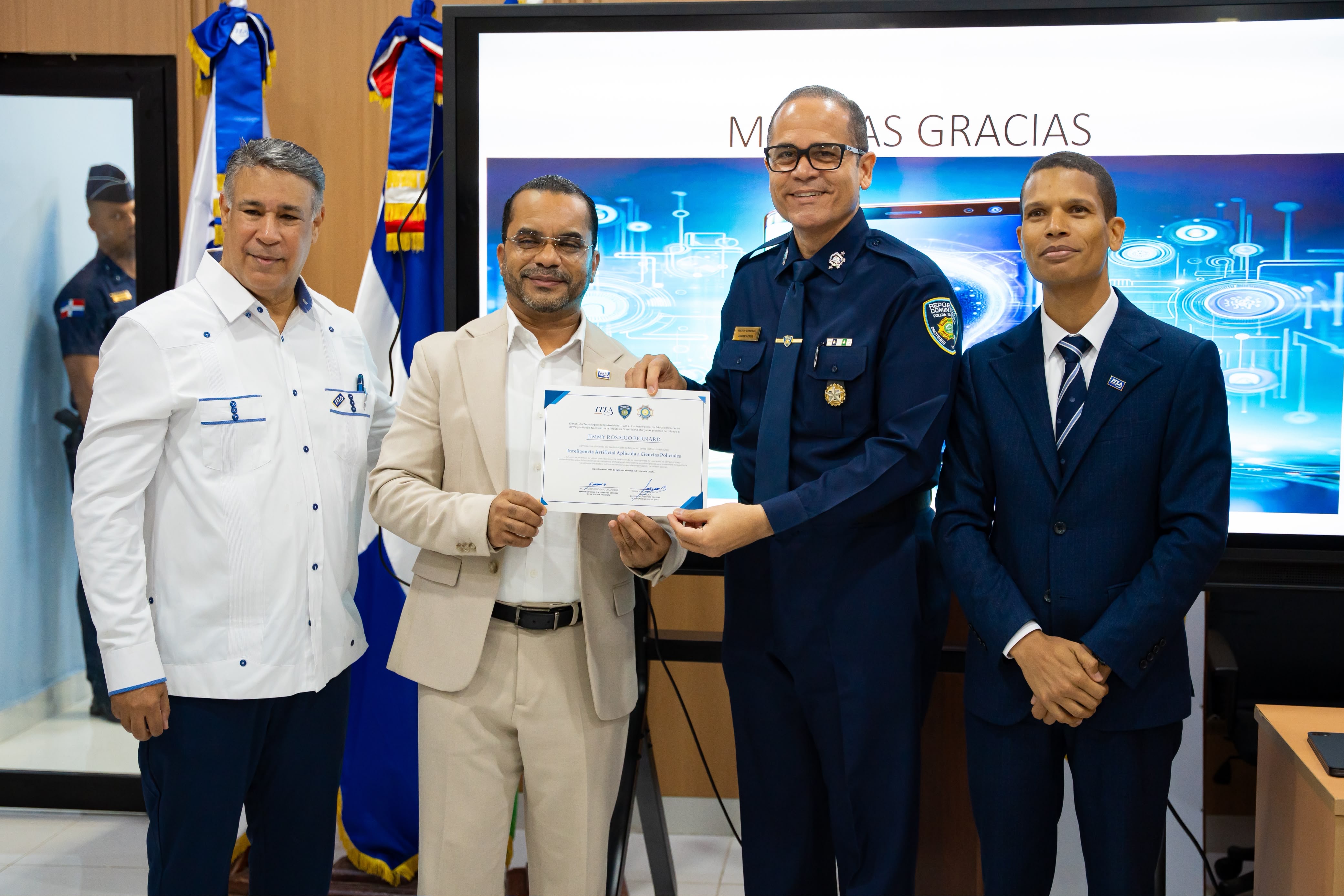 ITLA entrega certificación en inteligencia artificial a Policía imagen