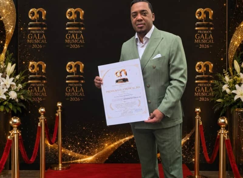 ESPAÑA: Dominicano recibe premio Emprendedor del Año imagen