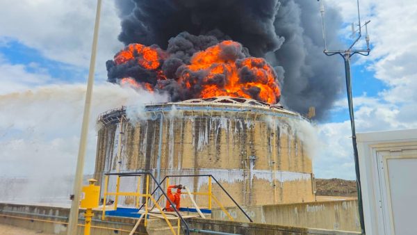 Ataque de Irán a Israel causó daños graves en refinería Haifa