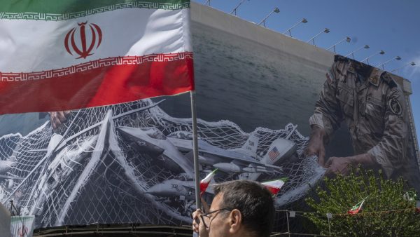 Irán lanza potente advertencia militar a quienes apoyen a EU