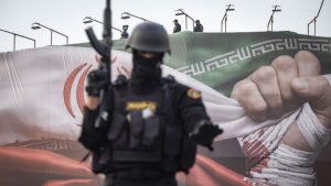 Irán advierte si militares de EU atacan, ‘entrarán en un infierno’