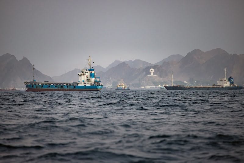Irán ataca petroleros intentaron cruzar Ormuz con ayuda de EU imagen