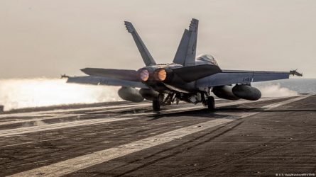 EEUU ataca objetivos iraníes tras el cierre del estrecho de Ormuz EEUU ataca objetivos iraníes tras el cierre del estrecho de Ormuz