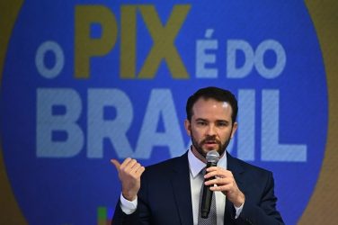 BRASIL: El ministro de Hacienda llama «payaso» a Javier Milei