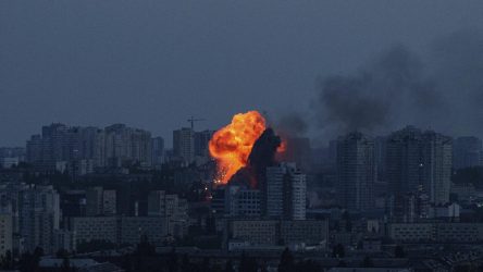 Rusia ataca las infraestructuras portuarias  y barcos en Odesa