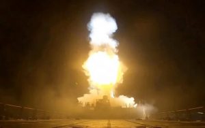 EEUU lanza oleada ataques por tercera noche consecutiva a Irán
