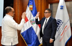 Designan un abogado general de Administración Pública RD