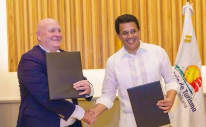 Firman acuerdo para fortalecer el transporte turÃstico en RD Firman acuerdo para fortalecer el transporte turÃstico en RD