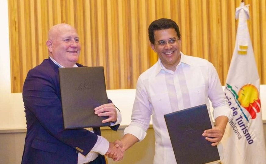 Firman acuerdo para fortalecer el transporte turístico en RD imagen