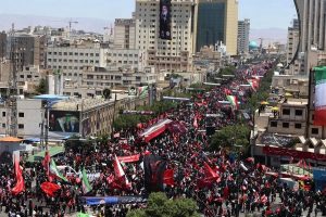 Irán da último adiós a Jameneí con un multitudinario entierro