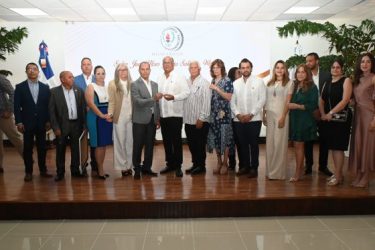 COD entrega Botón Olímpico en honor a Wiche García Saleta