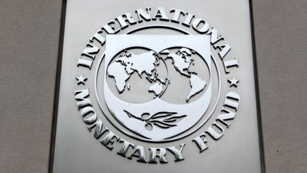 El FMI advierte oferta petróleo tardará tres meses normalizarse