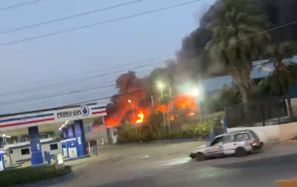Incendio afecta desde temprano parque industrial de Navarrete