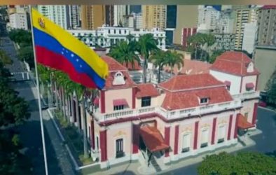 Las críticas hacen tambalear al endeble Gobierno de Venezuela Las críticas hacen tambalear al endeble Gobierno de Venezuela