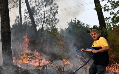 FRANCIA: 220.000 evacuados por el megaincendio en el sur FRANCIA: 220.000 evacuados por el megaincendio en el sur