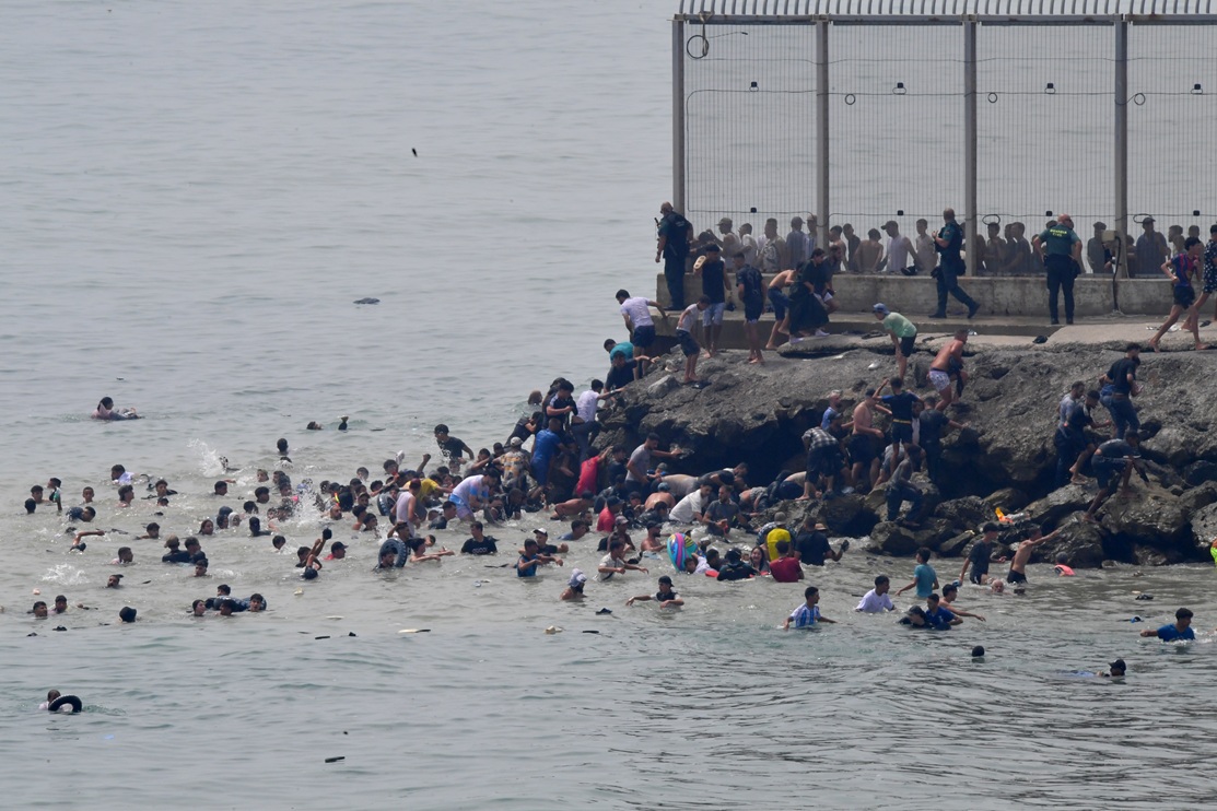 EU cita episodio de Ceuta para defender su política migratoria imagen