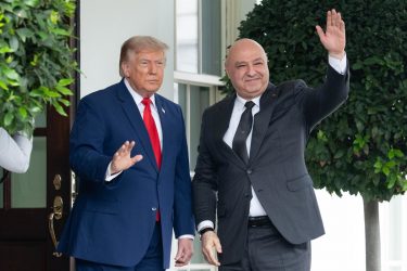 Trump ordena reanudar vuelos directos entre EEUU y Líbano