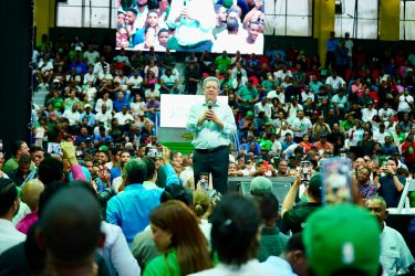 Leonel cuestiona la reforma de la PN que impulsa el Gobierno