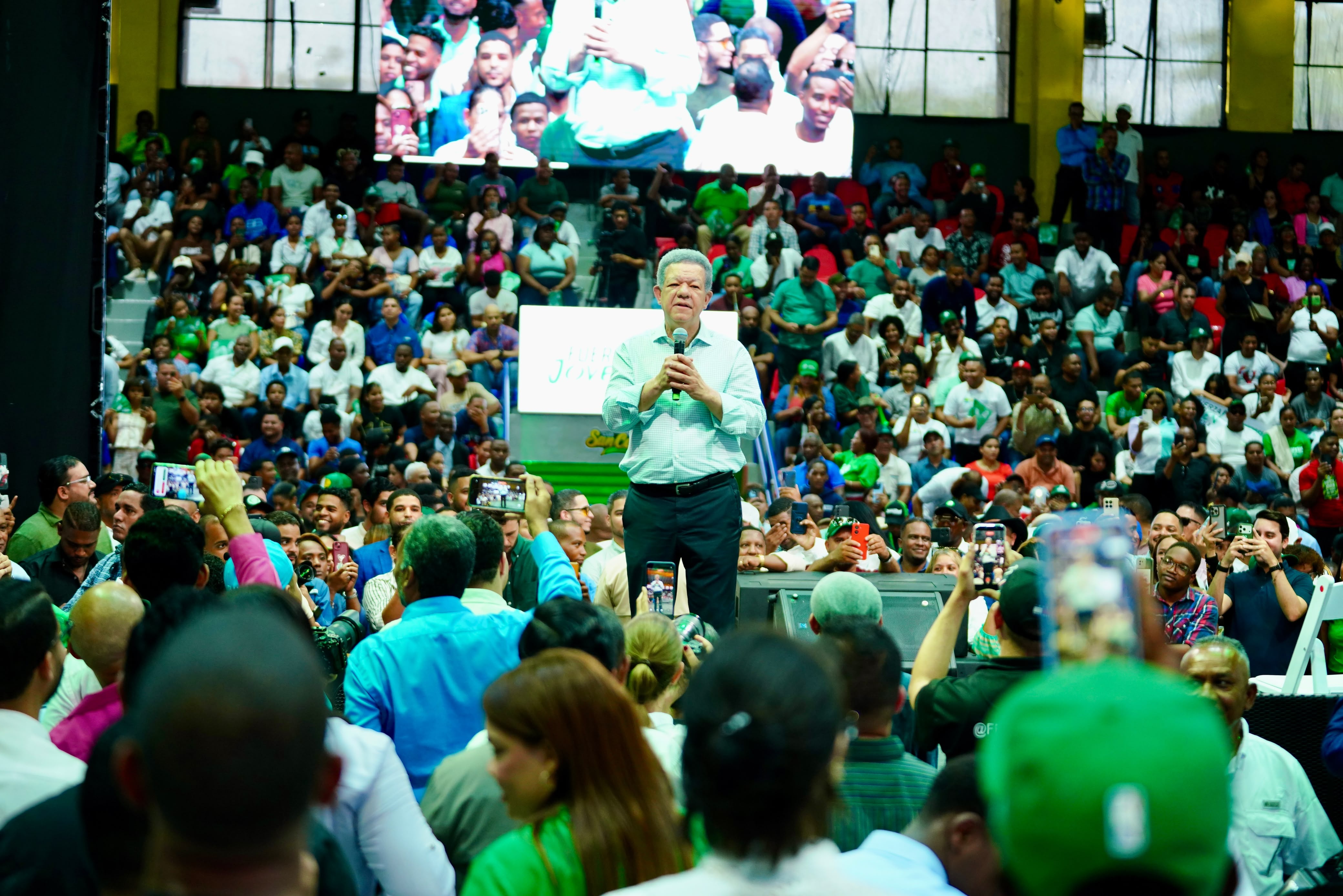 Leonel cuestiona la reforma de la PN que impulsa el Gobierno imagen