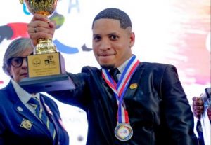 Bartender Noé Encarnación gana Copa Nacional Coctelería