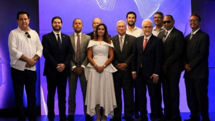 Rosa Olga Medrano es reelecta como la presidenta de ADORA