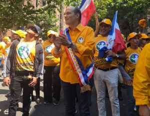 Ramfis recibe apoyo durante la Gran Parada Dominicana Bronx