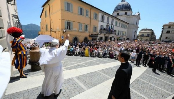 El Papa lamenta fracaso de la esperanza de acuerdo Irán-EU