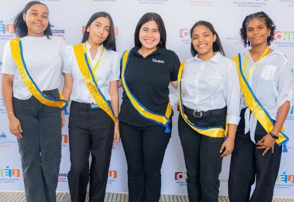 Estudiante 17 años representará a RD en evento India imagen
